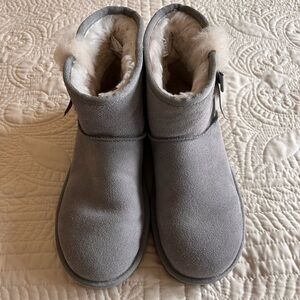 Brand new UGG boots (by Koolaburra)
